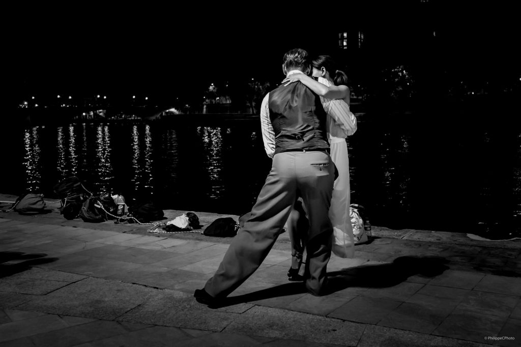 Danseurs sur les quais de Seine