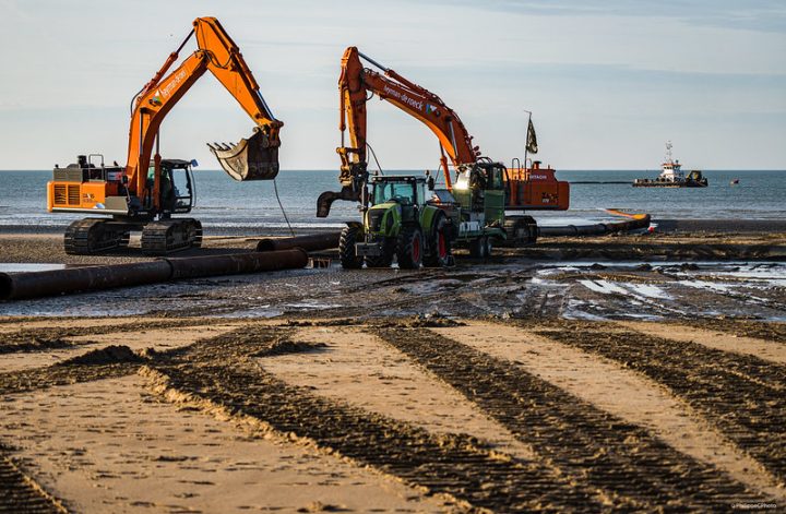 Coxyde : Pompage de sable